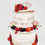 SemiNaked Cake with fruit and Flowers, Hester en Chris, Bruidstaart Den Bosch, WeddingCake Den Bosch