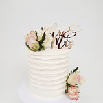 White WeddingCake with subtile flowers, Matthijs en Mo. , Bruidstaart Den Bosch