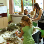 Kräuterworkshop, herstellen von Duftkissen mit Kindern