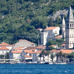 Bouches de Kotor: la tour est penchée depuis le tremblement de terre de 1667.