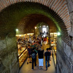 Split: Les salles souterraines de l'ancien palais de Dioclétien sont transformées en galeries marchandes.
