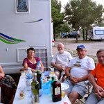 Au camping Marina les Français se retrouvent pour échanger leurs informations