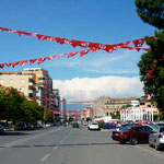 Shkodër: le centre ville pavoisé de drapeaux pour les prochaines élections.