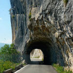 La route qui mène au monastère d'Ostrog