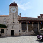 Trogir: ancien tribunal et tour de l'horloge