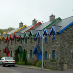 Ensemble de maisons de pierres colorées