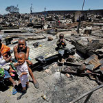 La perenne attesa degli abitanti di Kibera.