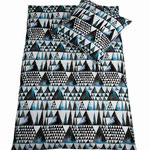 Bettwäsche-Set "Aquarell Triangles", 2-tlg mit Reißverschluss, in feinster Renforcé-Qualität Gr. 1: 25,00 € (135 x 200), Gr. 2:30,00 € (155 x 220)