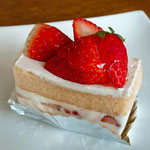 苺いっぱいケーキ　５６１円