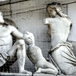 Königsplatz-Figuren an den Propyläen am Königsplatz