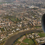 Mitte oben: Loftus Road/Kiyan Prince Foundation Stadium der Queens Park Rangers