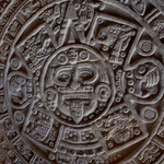dettagliato calendario azteco di gesso.