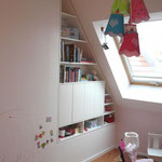 Kinderzimmer // Wandgestaltung: magnetische und beschriftbare Wand / Regalentwurf