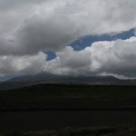 Erster Blick auf den Chimborazo - sah in echt aber beeindruckender aus!