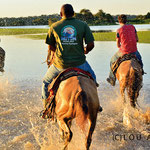 Horse ride throug the water during horse tour of Pousada Rio Mutum 