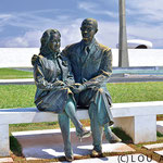 Bronze statues of President Juscelino Kubitschek with his wife Sarah