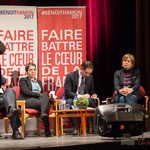 Benoît Hamon complète son discours au fil des interventions. Ici, Pascal Lafargue, Président d'Emmaüs Gironde. #benoirhamon2017