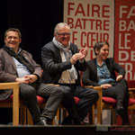 Applaudissements et rires de Pascal Lafargue, Jean-Marie Darmian, Naïma Charaï. #benoithamon2017