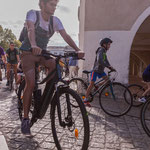 Départ collectif à vélo de la place de la République à Sauveterre-de-Guyenne. Ouvre la voix, samedi 3 septembre 2022. Photographie © Christian Coulais