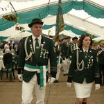 Die Gratulation der Formationen im Festzelt nach dem Königsschuß