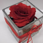 Rose stabilizzate disidratate, che rimangono sempre. Disponibili tutti i colori. Ideali come regalo o bomboniera.