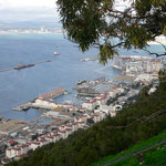 Zicht op haven Gibraltar vanaf Apes´ Den