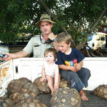 Turtle-Rescue with Mickey & Jamie-Lee Riley