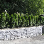 Natursteinmauer aus Calancagneis