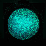 Cosmic blue , 2023 , 30cmx30cm, Mischtechnik  im Dunkeln