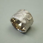 Ring 925er Silber mit Holzstruktur / 260,-€