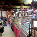 Der Gemischtwarenladen mit Blick Richtung Saloon