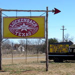 Das "Kaff" Luckenbach, Texas auf 476 m gelegen mit 3 registrierten Einwohnern