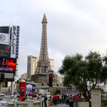 Der Komplex Paris natürlich mit Eiffelturm