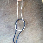 製本教室で、きつねにならない（！）糸の結び方を教えてもらいました。