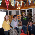 Spannung vor der Maskenübergabe