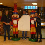 die Täuflinge sind auf eine zweite komische Truppe gestossen