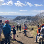 ３月９日　小菅純撮影　ソッカ山頂（伊豆大島を望む）　ソッカ山頂