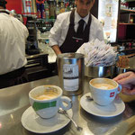 Echt italienisch: Cappucino an der Bar