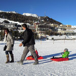Blick auf das winterliche St. Moritz Dorf