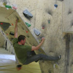 Fabian im Überhang (Boulderlounge Chemnitz)