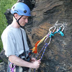 Klettertraining an der Großen Köhlerspitze, unteres Göltzschtal: Thomas am Standplatz beim Nachholen