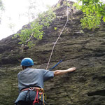 Klettertraining an der Großen Köhlerspitze, unteres Göltzschtal: Peter im Talweg