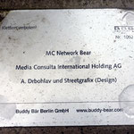 Das Schild vom "MC Network Bear"