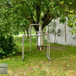Edelstahlbrennerei - Edelstahldestille mit Druckwasserbad und Rohrbündelkühler (© Raven Metall Design)