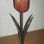 Edelstahlblumen - Edelstahltulpe mit Kupferblüte (© Raven Metall Design)