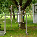 Edelstahlbrennerei - Edelstahldestille mit Druckwasserbad und Rohrbündelkühler (© Raven Metall Design)