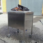 Edelstahlgrill - Kistenbratl aus Edelstahl mit Stahl-Wanne (© Raven Metall Design)