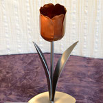 Edelstahlblumen - Edelstahltulpe mit Kupferblüte (© Raven Metall Design)