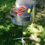 Edelstahlgrill - kleiner runder Grill aus Edelstahl (© Raven Metall Design)
