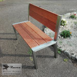 Edelstahlmöbel - Gartenbank aus Edelstahl und witterungsbeständigem Kempasholz (© Raven Metall Design)